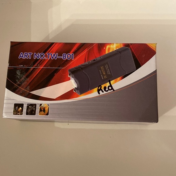 Red taser ❤️ - Picture 2 of 7